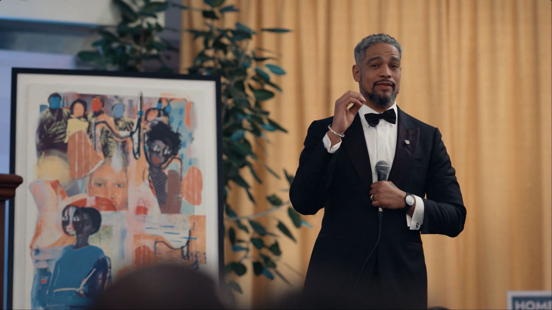 Franklin makes a public statement while auctioning a painting in Tyler Perry’s Divorced Sistas season 1 episode 4 (Image via BET+)